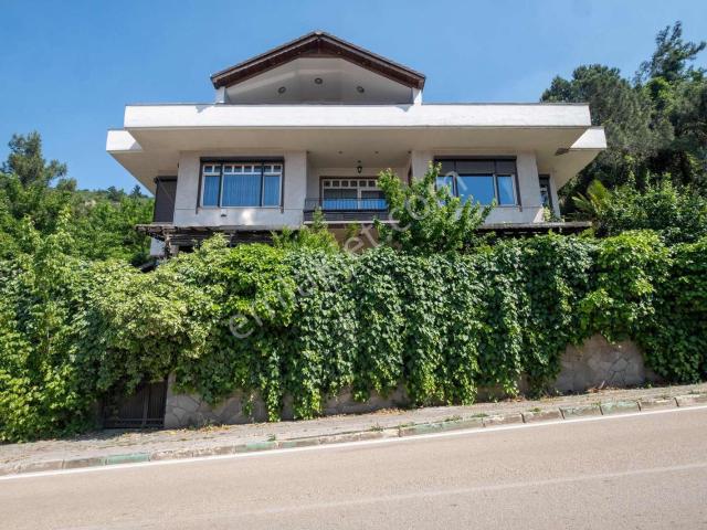 Remax Advantageden Çekirge Dağyolunda 6+3 Eşyalı Kiralık Villa