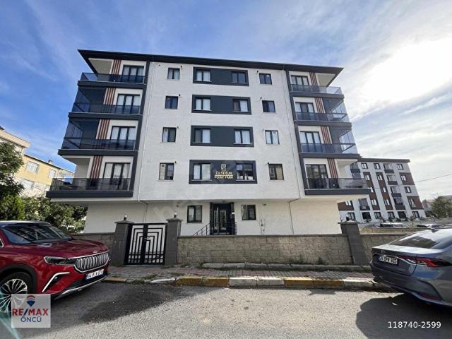 Remax Ahmet Çimen Metroya Yakın Yeni Bina 2+1 Kiralık Daire