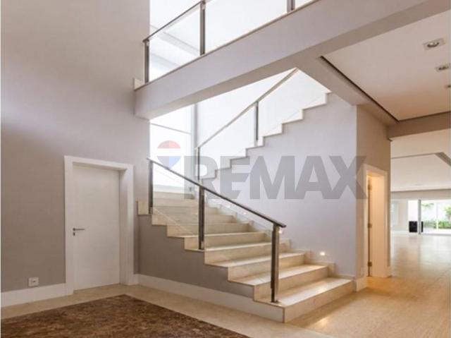 RE/MAX ALUGA CASA NO ALPHAVILLE DOM PEDRO 4 SUÍTES