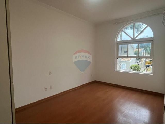 REMAX ALUGA Casa com 3 dormitórios sendo 1 suíte, de 135m2, por R$ 4.600,00, em Sousas, San Conrado