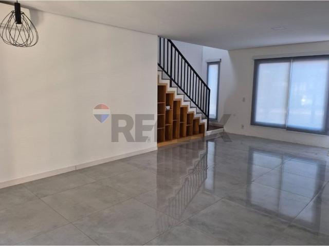 RE/MAX Aluga casa em condomínio, com 3 quartos e 2 suítes, no Parque Xangrilá, Campinas