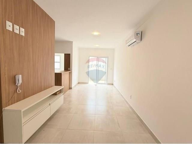 RE/MAX Aluga Casa em Condomínio Fechado na Chácara Primavera R$ 5.400,00