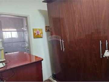 RE/MAX aluga Casa 304m² de construção para locação, Pq. Alto Taquaral, com 4 suítes e quintal com pi