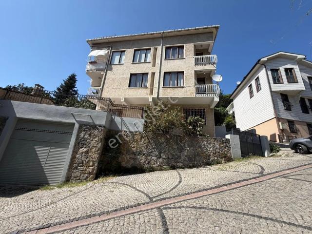 Remax Anı ’dan Anadolu Hisarı Merkez 'de Yenilenmiş Kiralık 1+1 Bahçe Katı Daire
