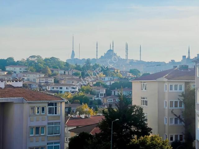 Remax Anı 'dan Çengelköy Ata 2 Sitesi 'nde Kiralık 2+1 Daire