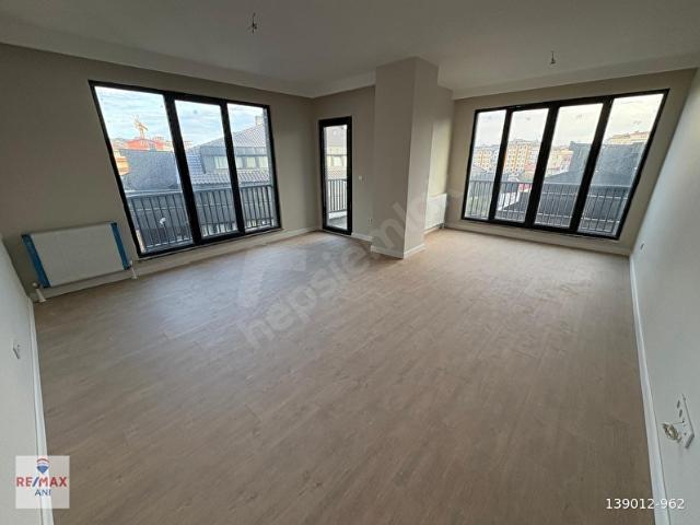 Remax Anı 'Dan Çengelköy Envarev Sitesi 'Nde Kiralık 3+1 Daire