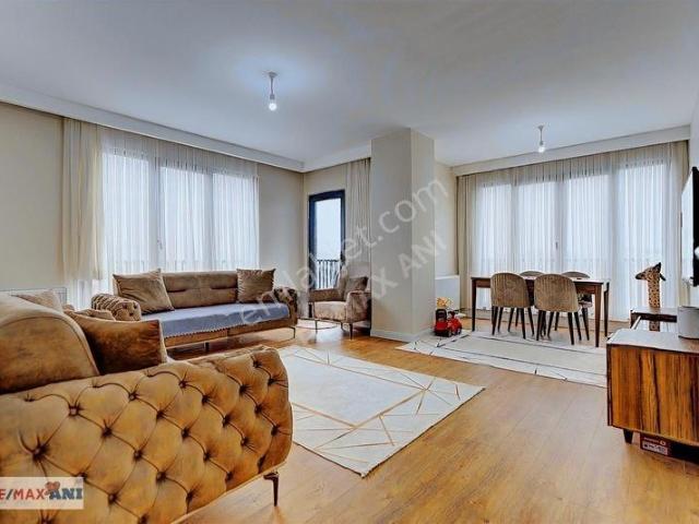 Remax Anı 'dan Çengelköy Envarev Sitesi 'nde Satılık 3+1 Daire