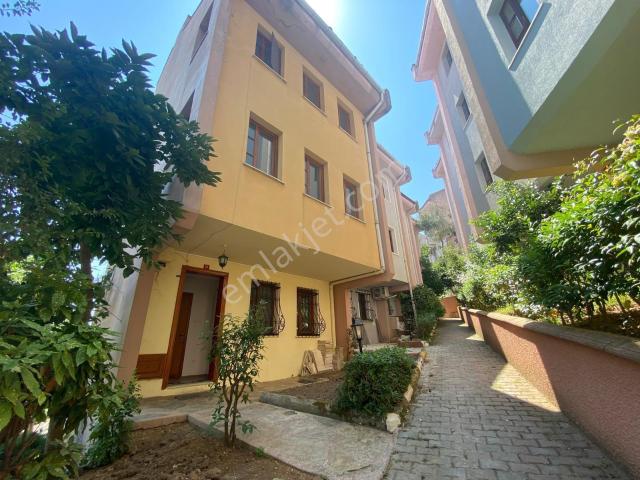 Remax Anı 'dan Otağtepe Onur Sitesi 'nde Kiralık 4+2 Villa