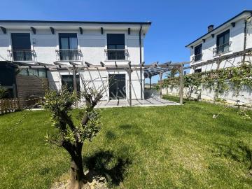 Remax Anka'dan Bahçeli Yaşam Sitesinde Geniş Bahçeli Villa