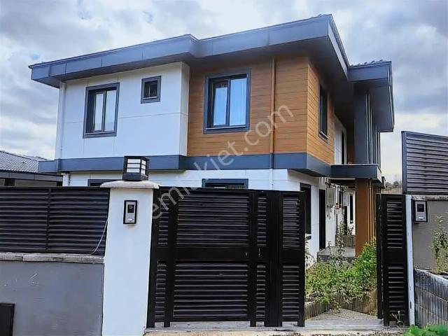 Remax Anka'dan Eşyasız Müstakilhavuzlu Yeni Kiralık Villa