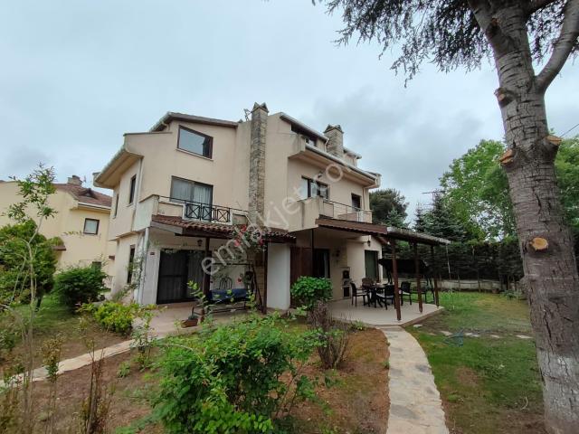Remax Anka'dan Şile Merkezde Eşyasız Yada Eşyalı Kiralık Villa