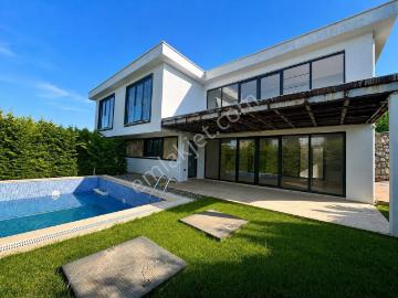 Remax Anka'dan Şile'de Deniz Manzaralı Müstakil Havuzlu Villa