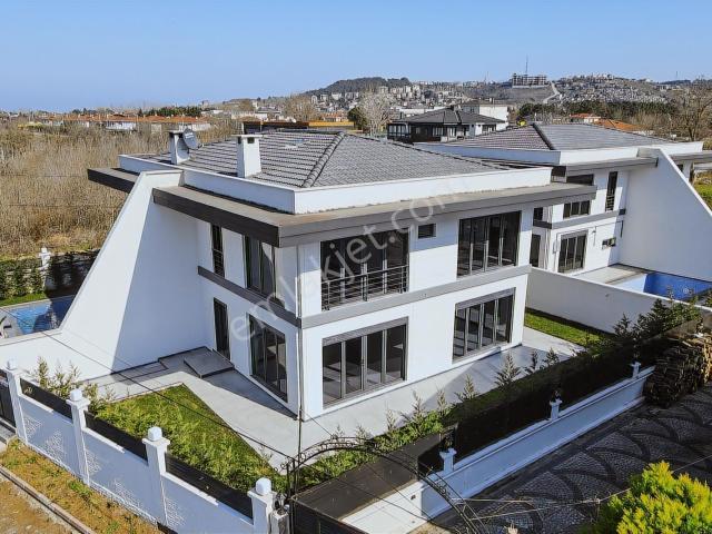 Remax Anka'dan Kumbaba Da 4+1 Bahçeli Kiralık Villa