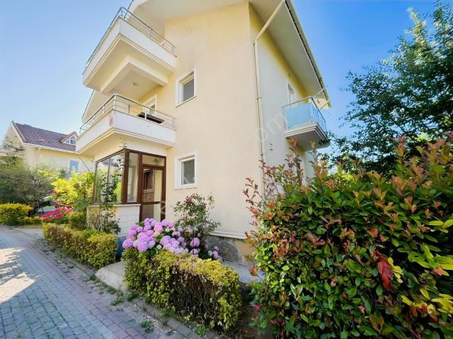 Remax Anka'dan Salkım Sitesinin En İyi Konumunda Satılık Villa