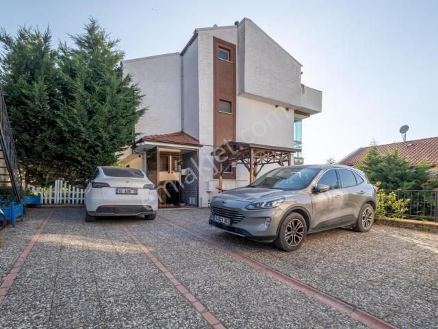 Remax Area Kayapa Da Satılık Manzaralı 6+1 Dört Katlı Villa