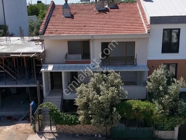 Remax Area'dan Yunuseli'nde Bahçeli Müstakil 3 Katlı Bina