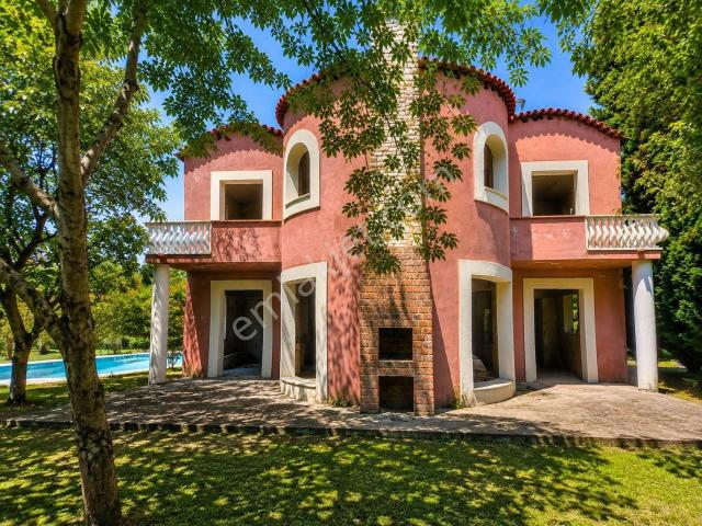 Re/max Ay'dan Kırkpınar Konaklarında Satılık 4+1 Villa