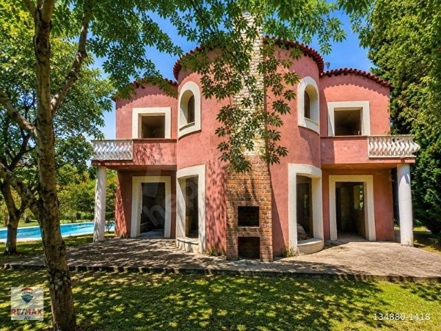 REMAX AY'DAN KIRKPINAR KONAKLARINDA SATILIK 4+1 VİLLA