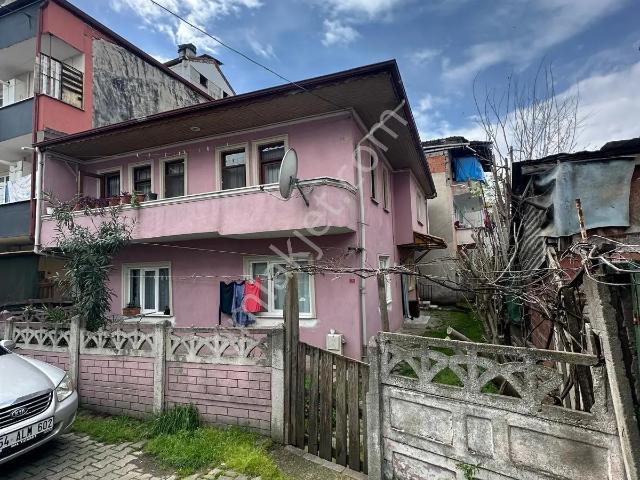 Re/max Ay'dan Satılık Sakarya Tepekum Mahallesinde Müstakil Ev