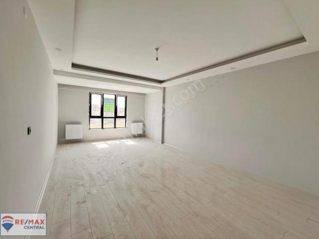 Remax Central | Ayyıldız Camii Yakını 3+1 130 M² Net Geniş Daire