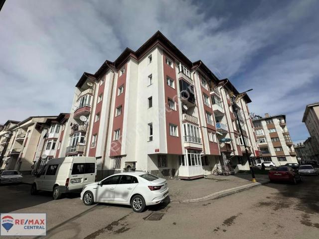 Remax Central ' Çarşıya Yakın Köşe Konumda Kullanışlı 3+1 Daire