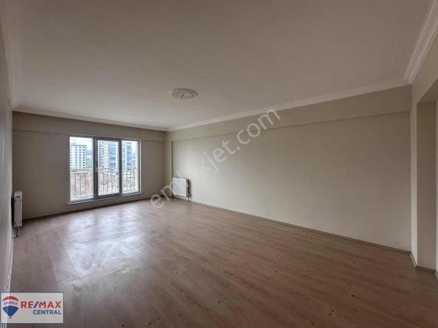 Remax Central | Kılavuz Cadde Üzeri 3+1 Ara Kat Geniş Daire