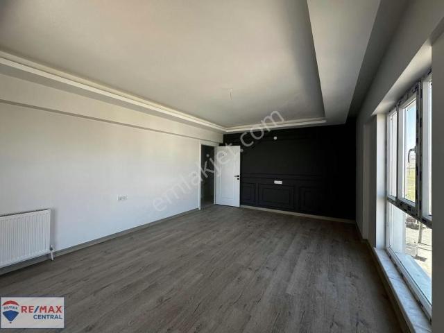 Remax Central Seyrantepe Mah Arakat Geniş Daire