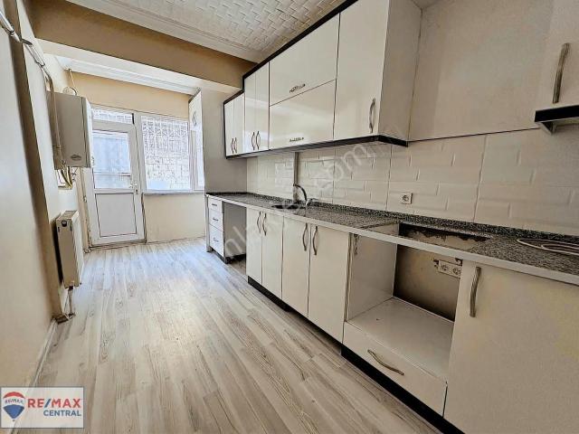 Remax Central'dan Mehmetpaşa'da 2+1 Satılık Daire
