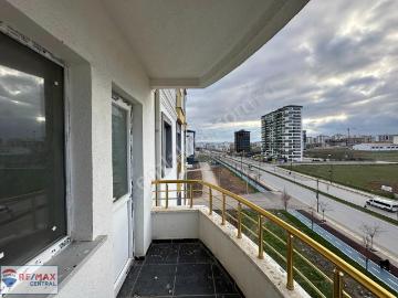 Re/max Central'dan Ş.şamil'de Cadde Üzeri köşe 3+1 Satılık Daire