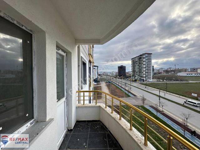 Re/max Central'dan Ş.şamil'de Cadde Üzeri köşe 3+1 Satılık Daire