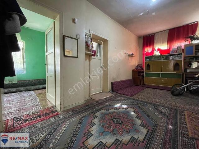 Remax Central'dan Cuma Pazarı'nın Altında 3+1 Satılık Daire