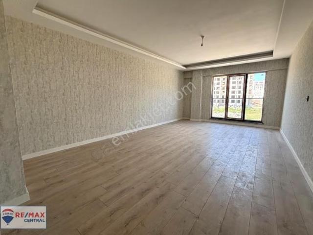 Remax Central'dan Eğriköprü Mahallesinde Satılık 3,5+1 Lüx Daire