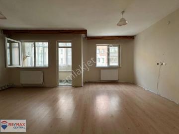 Re/max Central'dan Ece Mah.'de 2+1 Asansörlü Kiralık Daire