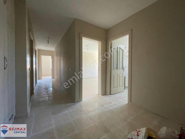 Re/max Central'dan Üniversite Toki'de Arakat Kiralık 3+1 Daire