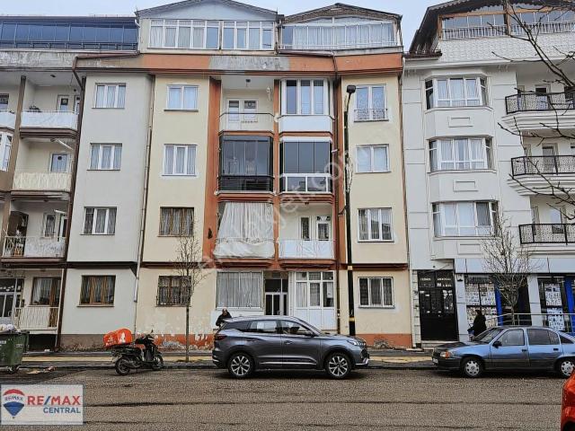 Remax Central'dan Vali Varinli Caddesinde Kullanışlı 3+1 Daire