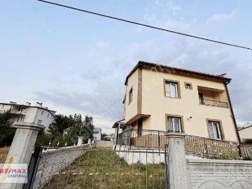 Remax Centralden Karşıyakada Müstakil 3+1