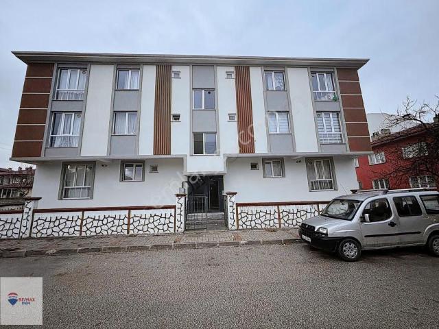 Remax Dem'den Cumhuriyet Mahallesinde 2+0 Satılık Daire
