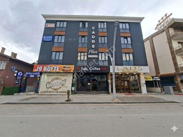 Remax Dem'den Çarşı İçinde Cadde Plazada Eşyalı 2+0 Daireler
