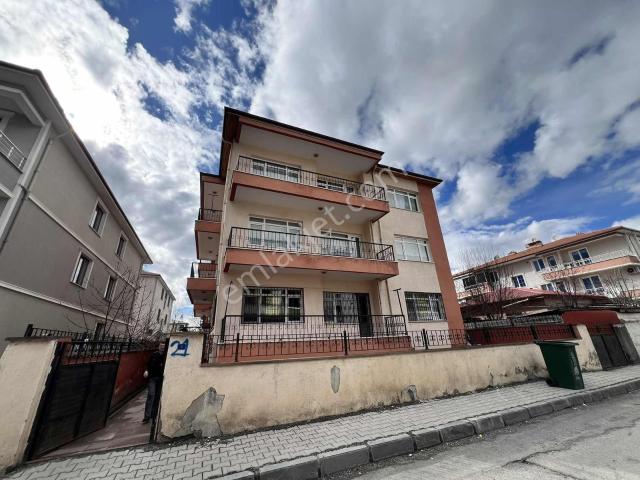 Remax Dem'den Çarşı Merkezde Kiralık 3+1 Daire