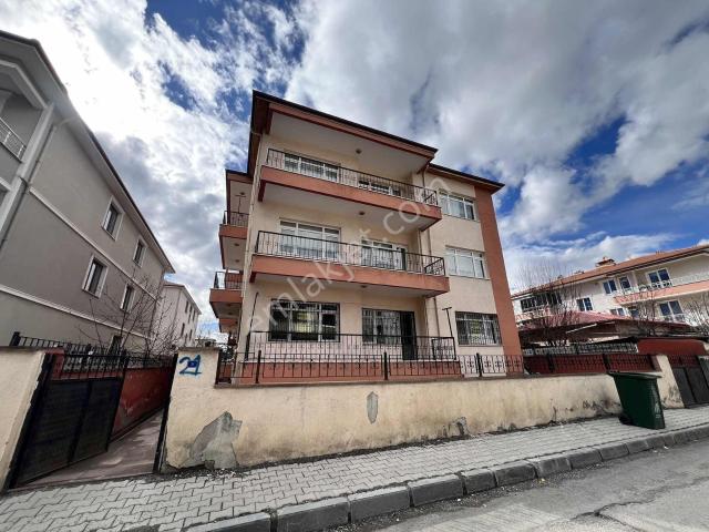 Remax Dem'den Çarşı Merkezde Satılık 3+1 Yatırımlık Fırsat Daire