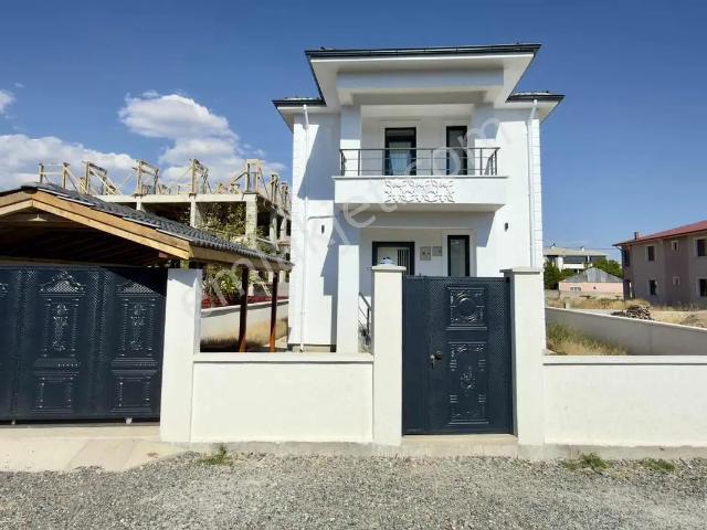 Remax Dem'den Demirkent Mah. Lüks 2 Katlı Butik Villa Ve Arsası