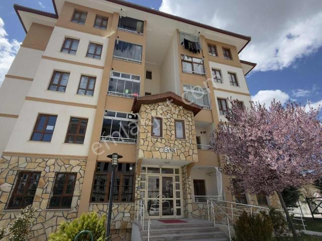 Remax Dem'den Kavakyolu 3. Etapta Borçsuz Ara Kat Acil Daire