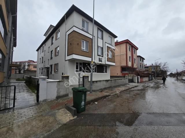 Remax Dem'den Halitpaşa Mah.yerden Isıt.full Eşyalı 1+1kiracılı