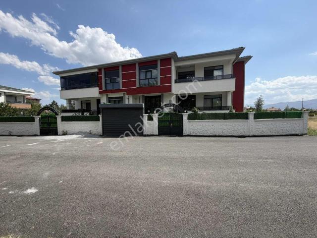 Remax Dem'den Merkezi Lokasyonda 6+1 Satılık Villa