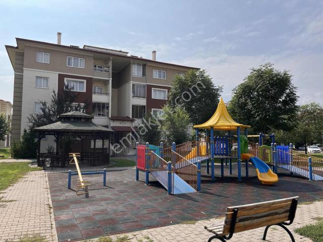 Remax Dem'den Taksim Tokide Site İçerisinde 3+1 Kiralık Daire