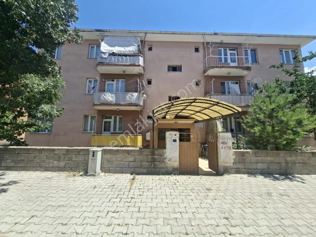 Remax Dem'den Ergenekon Mah. Geniş 3+1 Kiralık Daire