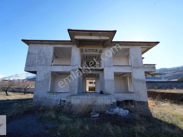 Remax Dem'den Yaylabaşı' Da 12+2 Satılık Villa