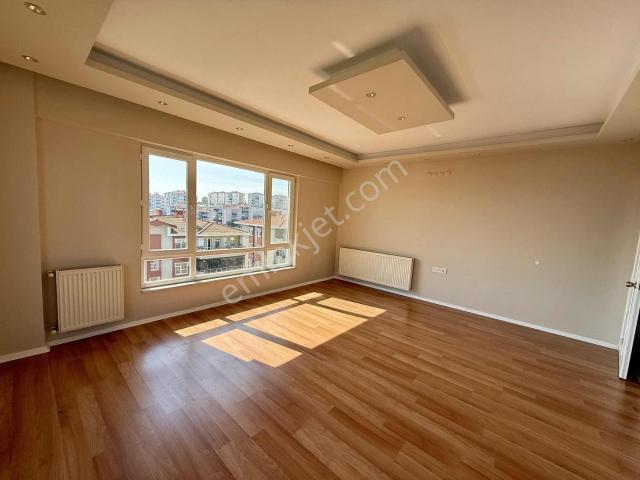 Remax Desıgn Camili Kuban Sitesi Yenilenmiş 3+1 Kiralık Daire