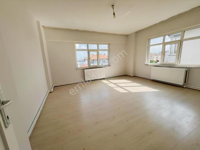 Remax Desıgn Şeker Mahallesinde 3+1 Kiralık Daire