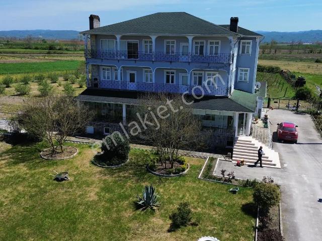 Remax Desıgn Ferizli Gölkentte Satılık Göl Manzaralı Tripleks
